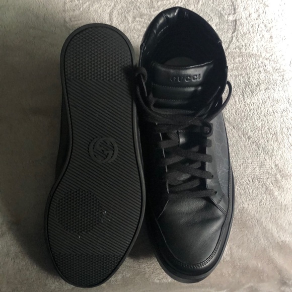 🖕🏽poshmark they kept my authentic shoes - Picture 3 of 5